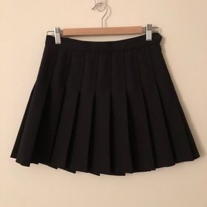Med American Apparel Black Pleated Skirt